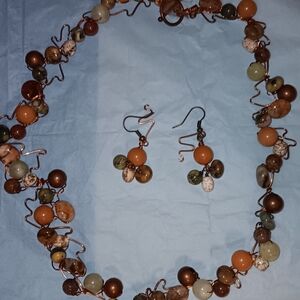 VINTAGE. HANDMADE NECKLACE AND MATCHING PIERCED EARRINGS.